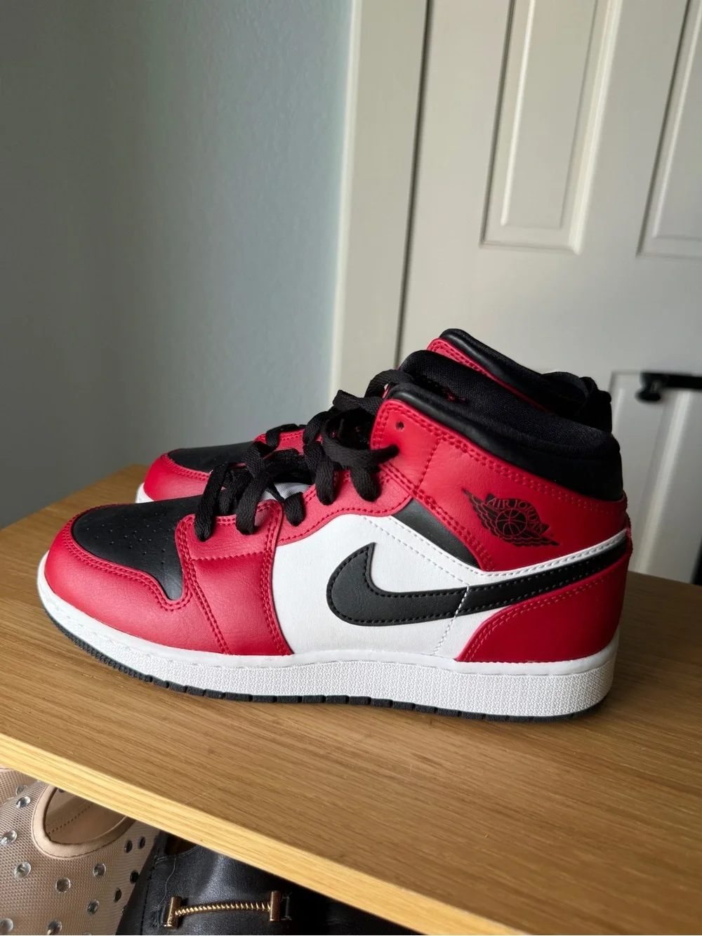 Air Jordan 1 Mid GS 'Chicago Black Toe'